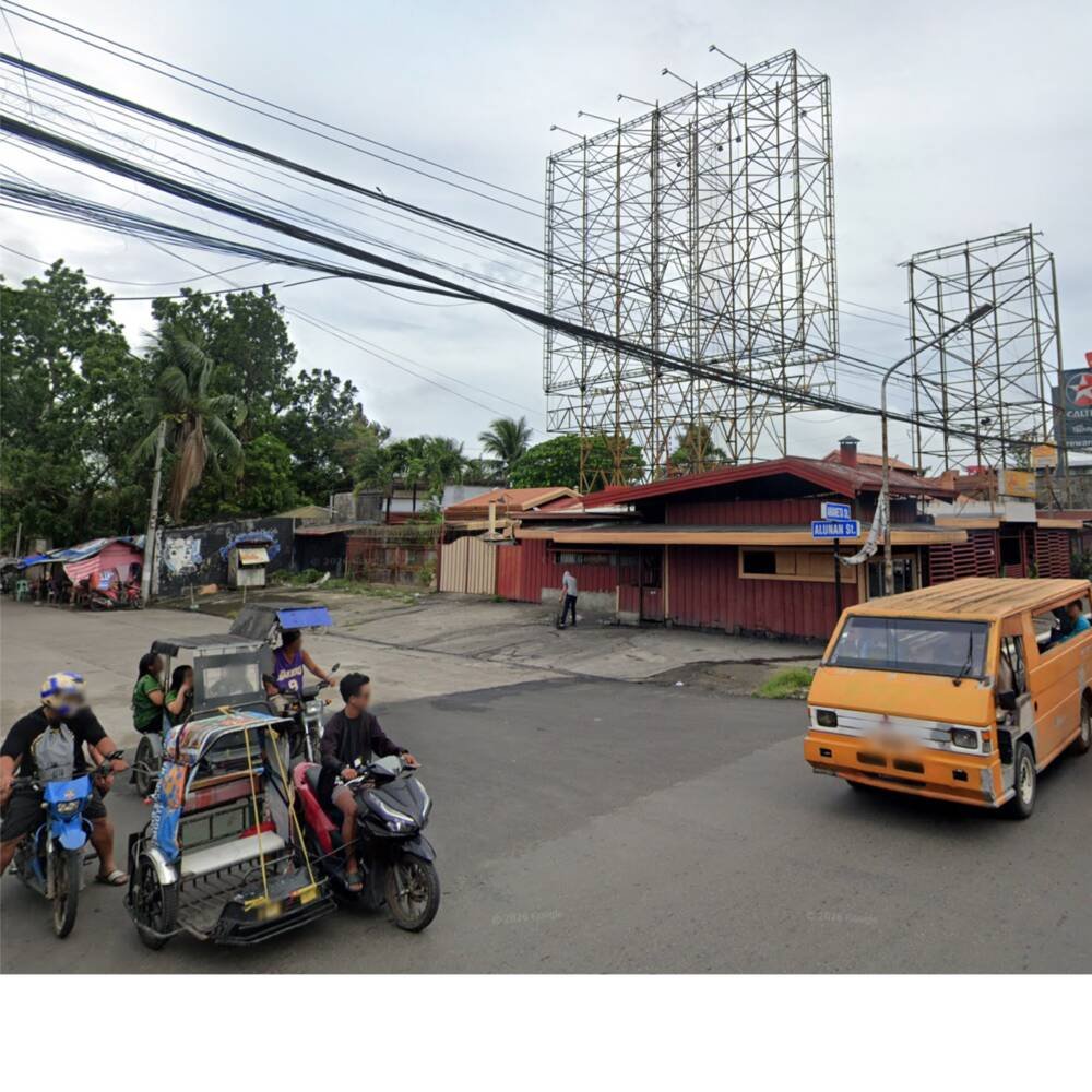 Wider view of the block including tricycles and parked vehicles